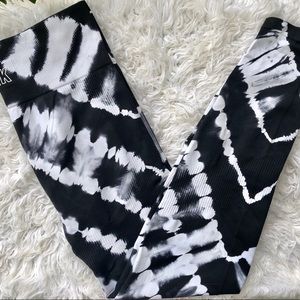 ⚡️SOLD ON MERCARI⚡️| PINK VS | Seamless Legging